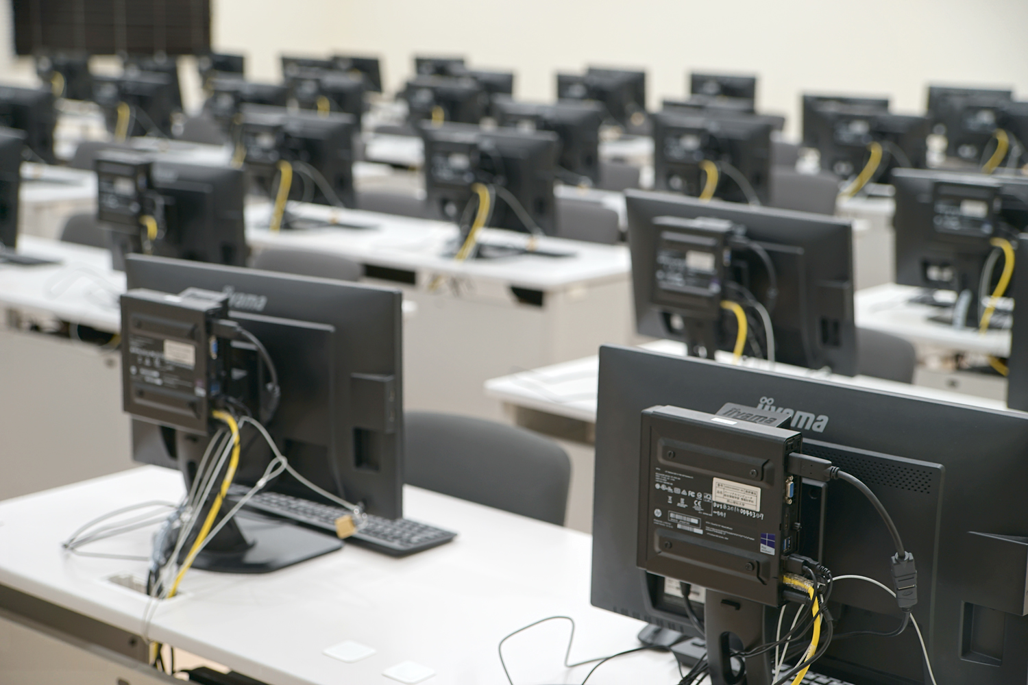 情報理工学部情報理工学科｜学科施設紹介｜情報理工学科実験室